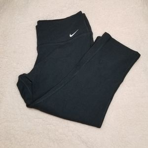 Basic Nike Capri Leggings